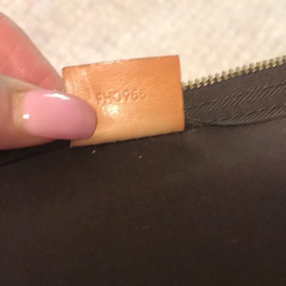 Authentic Loui Vuitton suitcase - Picture 7 of 8